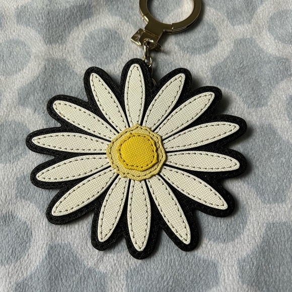 Kate Spade Black and White Daisy Keychain - Picture 1 of 4